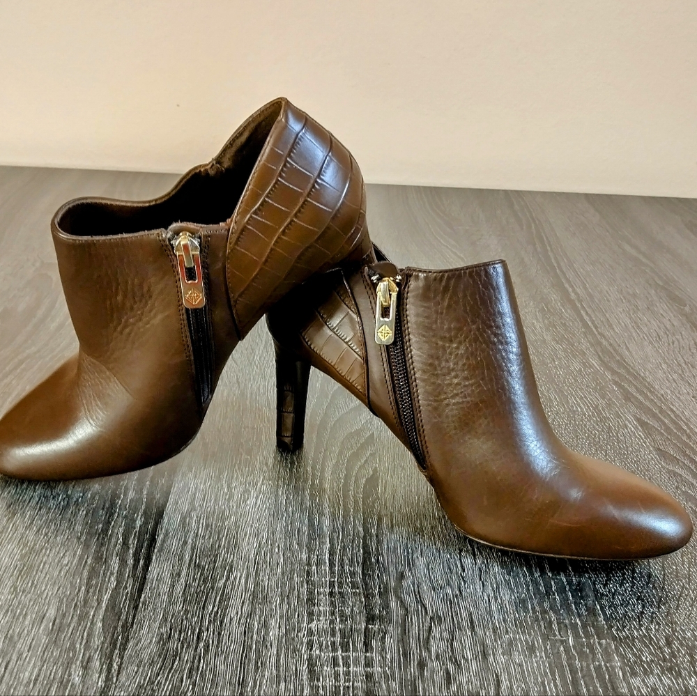 Antonio Melanie Brown leather bootie 3" heel. EUC. Side zipper 8 medium - Picture 2 of 14